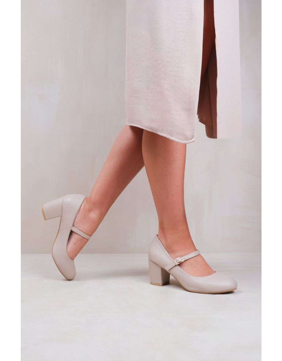 ARACELI WIDE FIT BLOCK HEEL MARY JANE PUPMS IN NUDE FAUX LEATHER