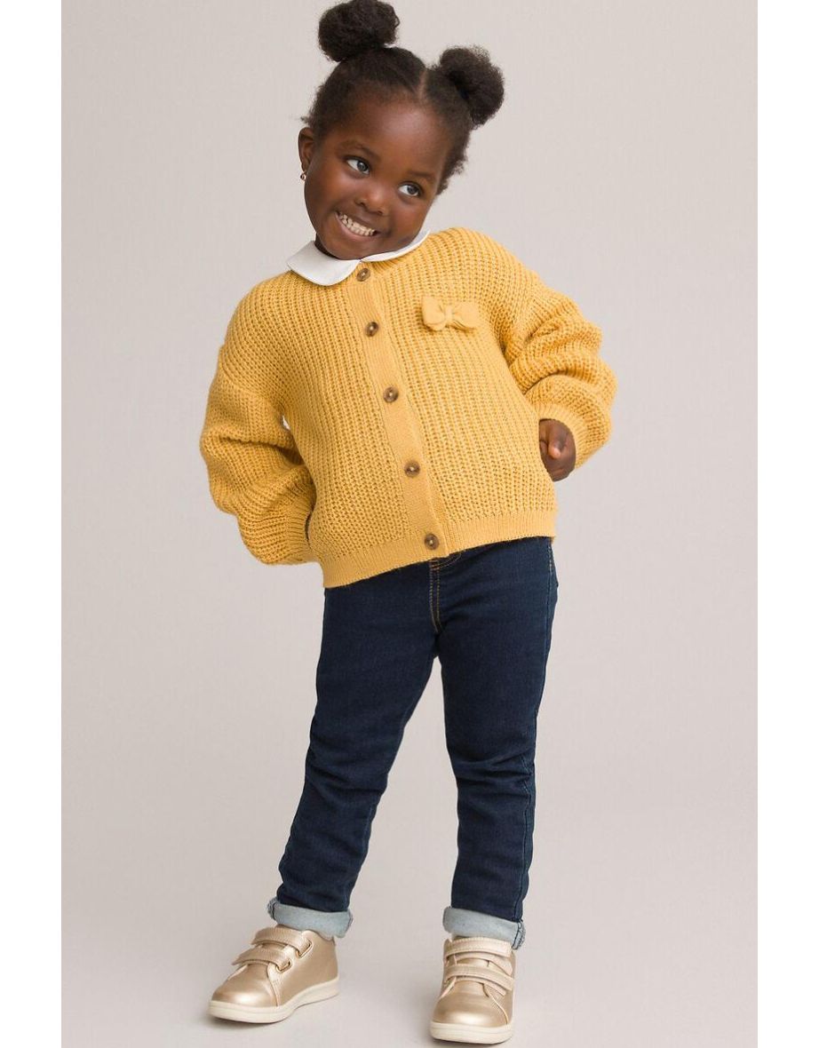 Chunky Knit Buttoned Cardigan with Crew Neck
