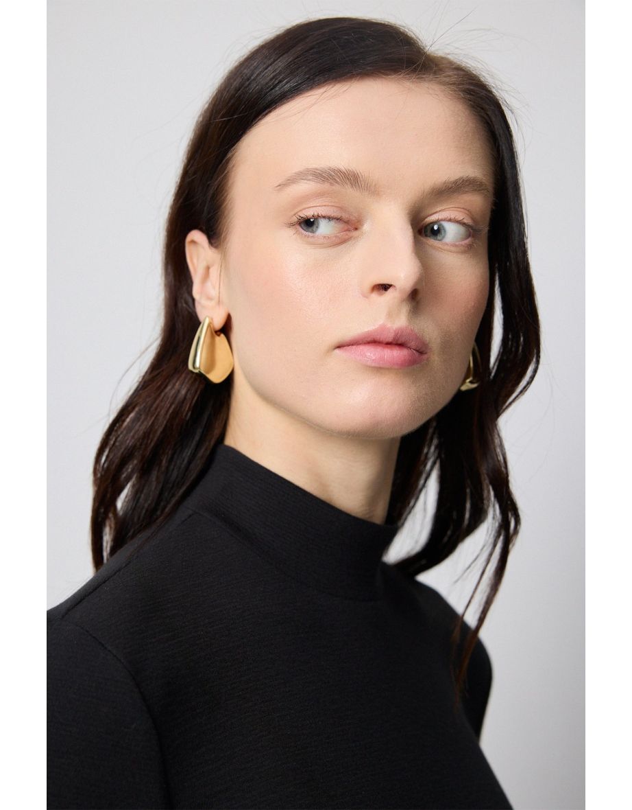 ASYMMETRIC EARRING