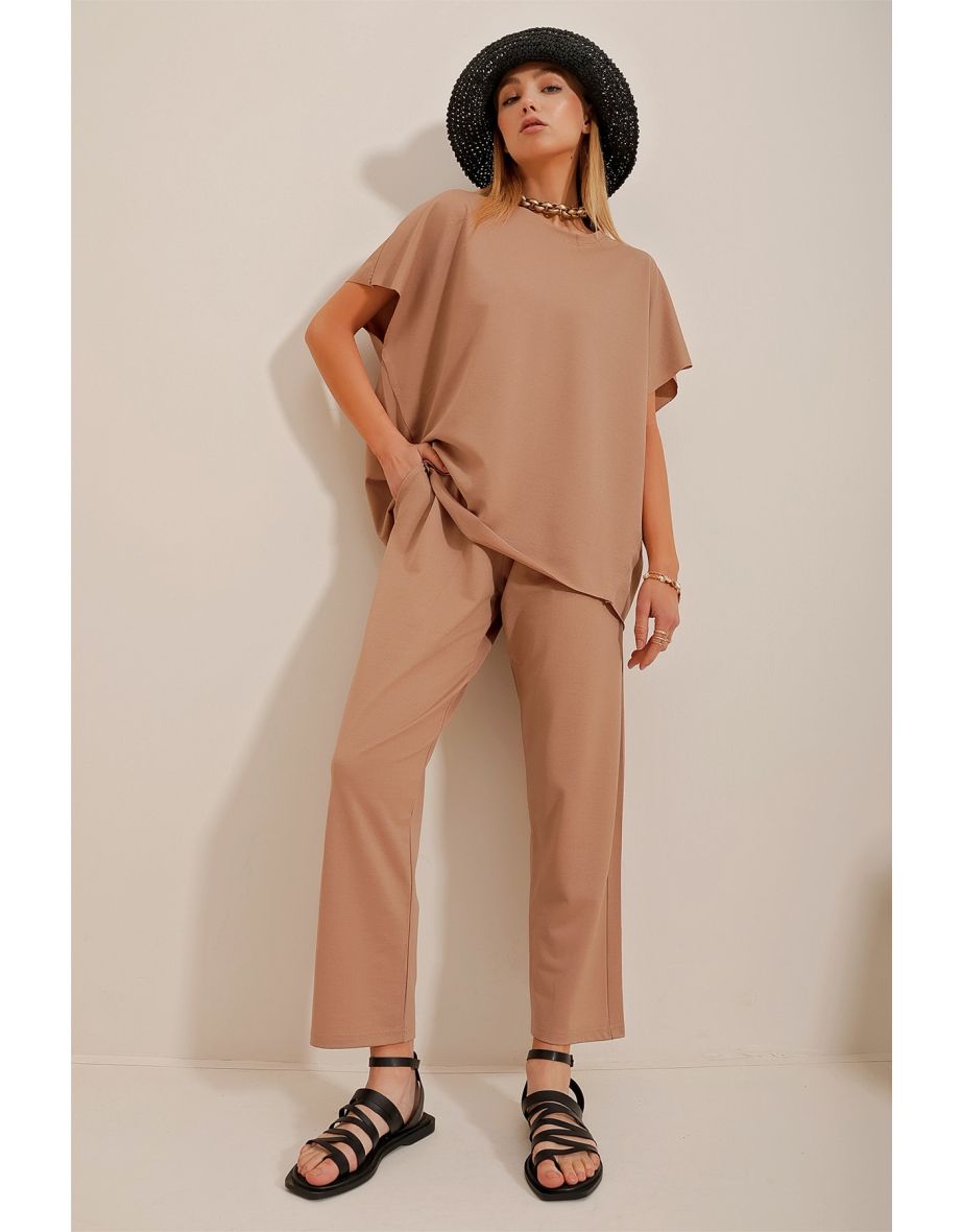 Women's Biscuit Crew Neck Comfort Fit Tracksuit Set