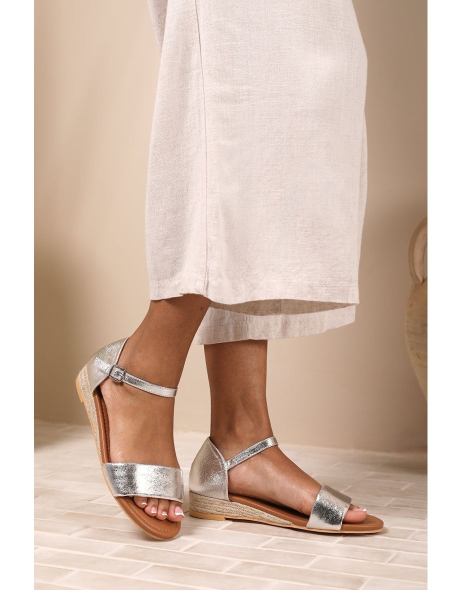 ELEANOR LOW WEDGE SHOES WITH ADJUSTABLE ANKLE STRAP IN SILVER METALLIC FAUX LEATHER - 4
