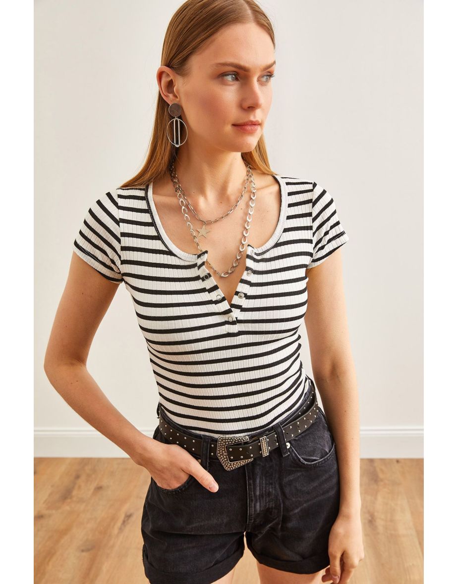 Women's Thick Ribbed Black Snap Camisole Blouse