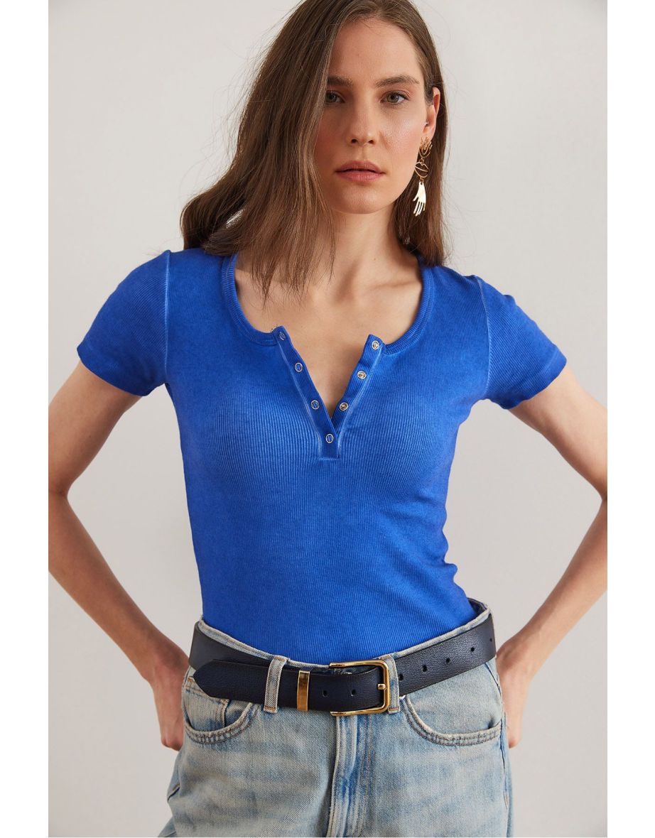 Women's Washed Saks Blue Snap Camisole Blouse
