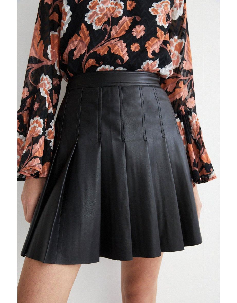 Oasis - black faux leather pleated mini skirt hotsell