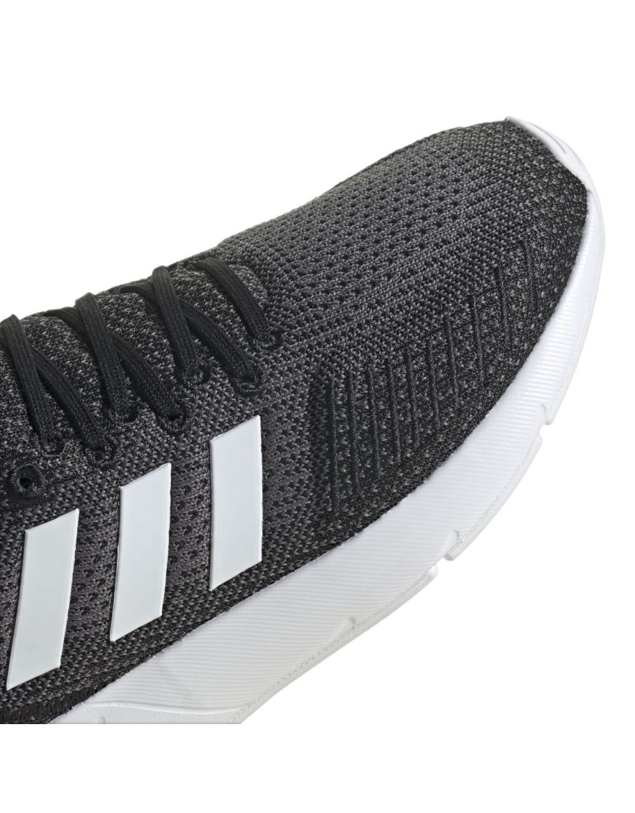 Women's adidas Swift Run 22 Trainers in Black - 8