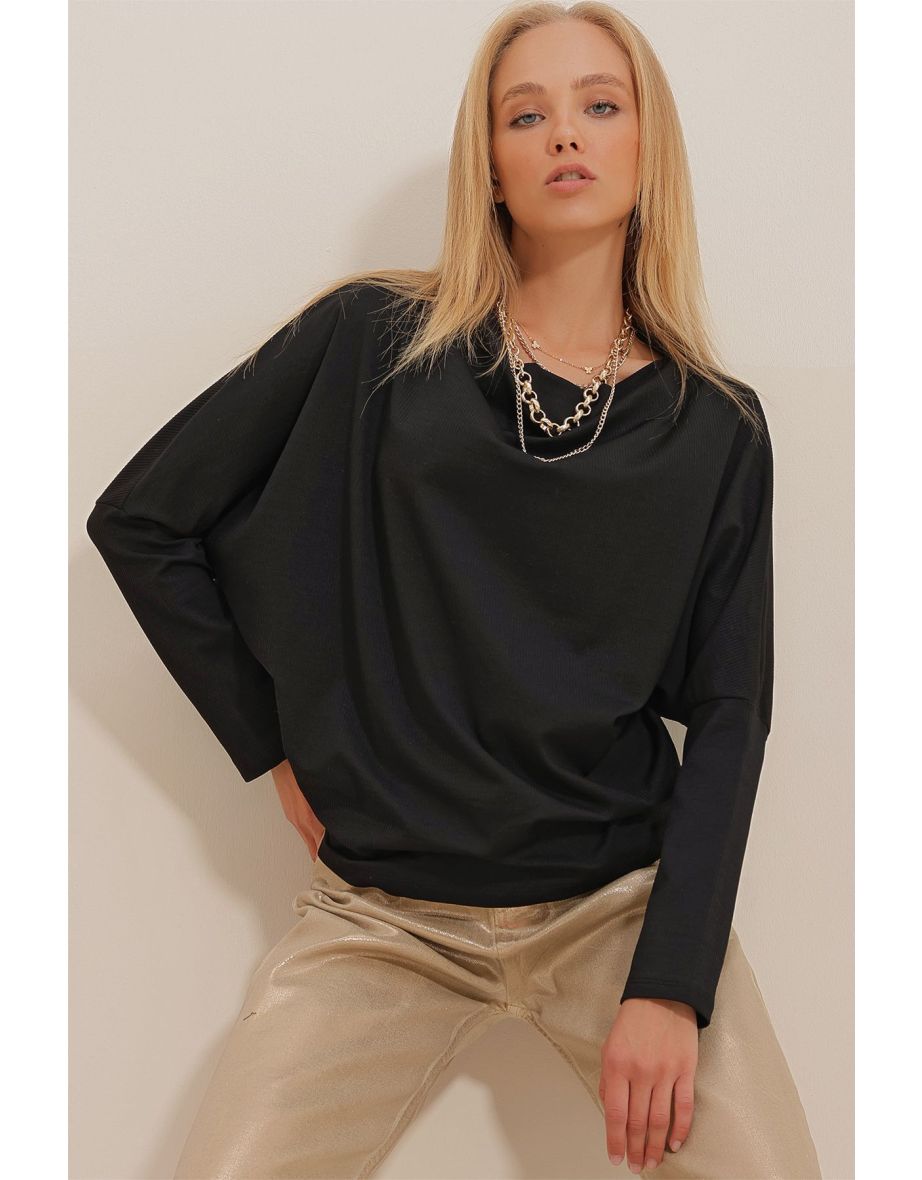 Women's Black Straight Collar Slim Fit Blouse