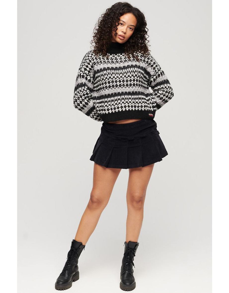 Short Turtleneck Jumper/Sweater in Graphic Print