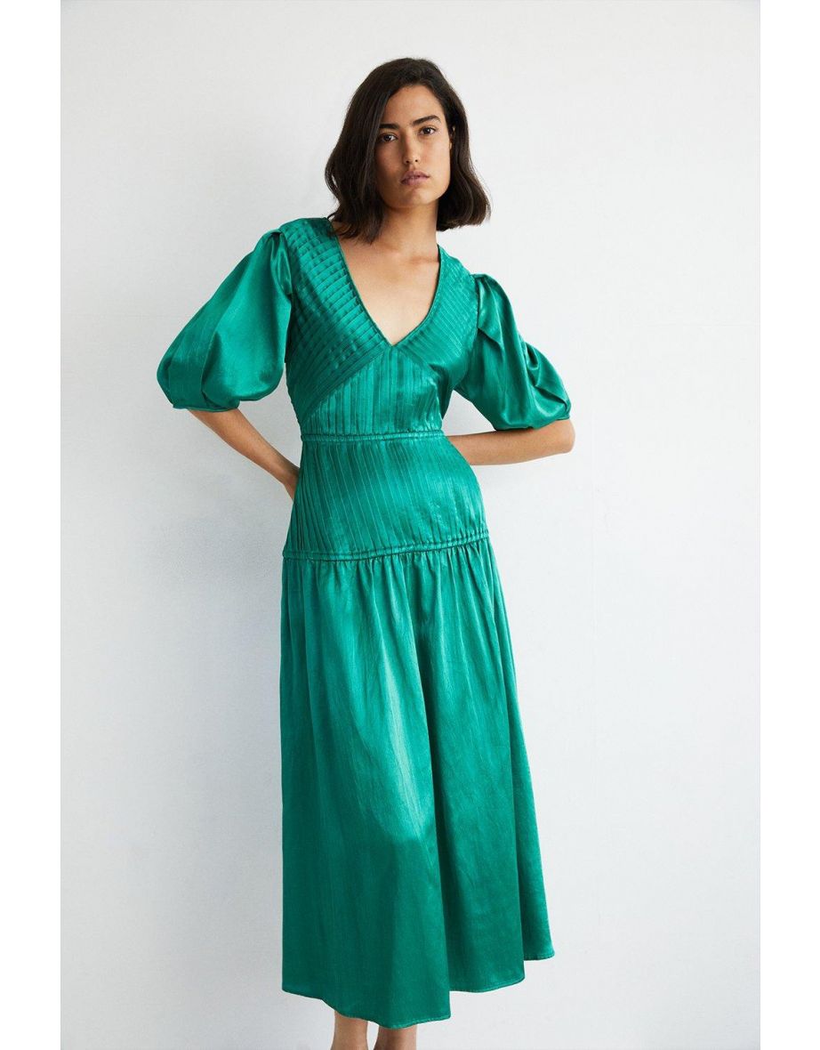 V Neck Pintuck Detail Midi Dress