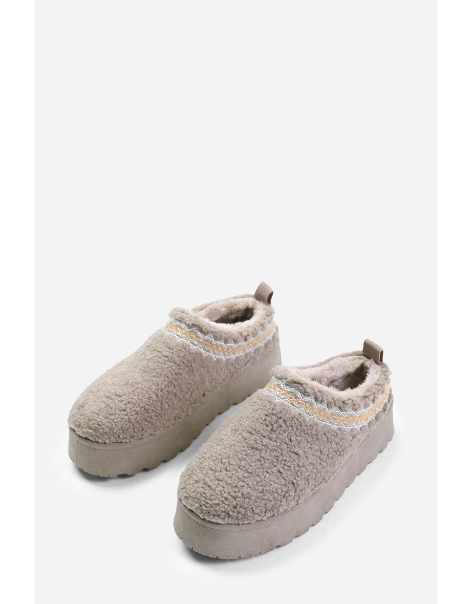 CHERRY FLATFORM AZTEC DETAIL LOW ANKLE SLIPPER BOOTS IN CAMEL SHEARLING - 2