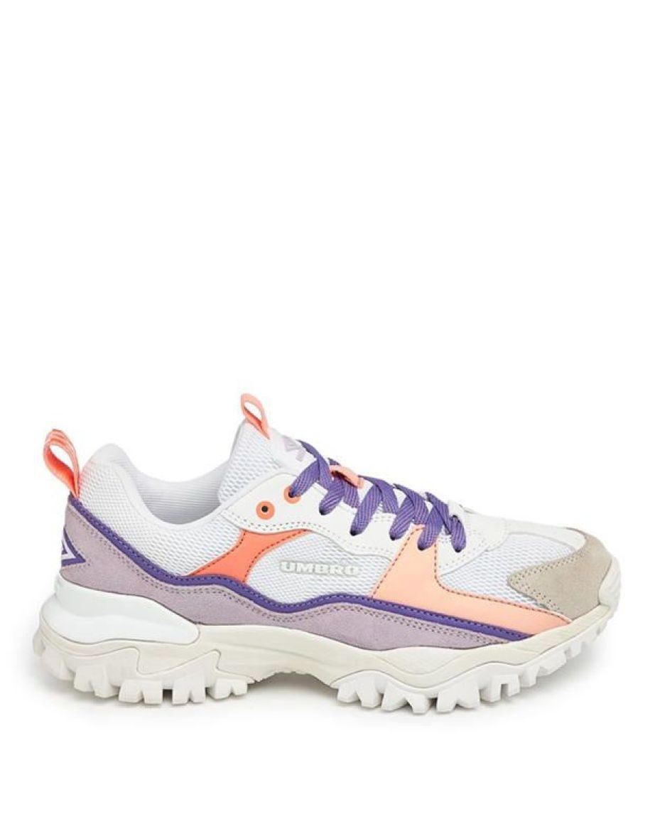 Shop Women s Umbro Bumpy Trainers in White Online in Oman VogaCloset