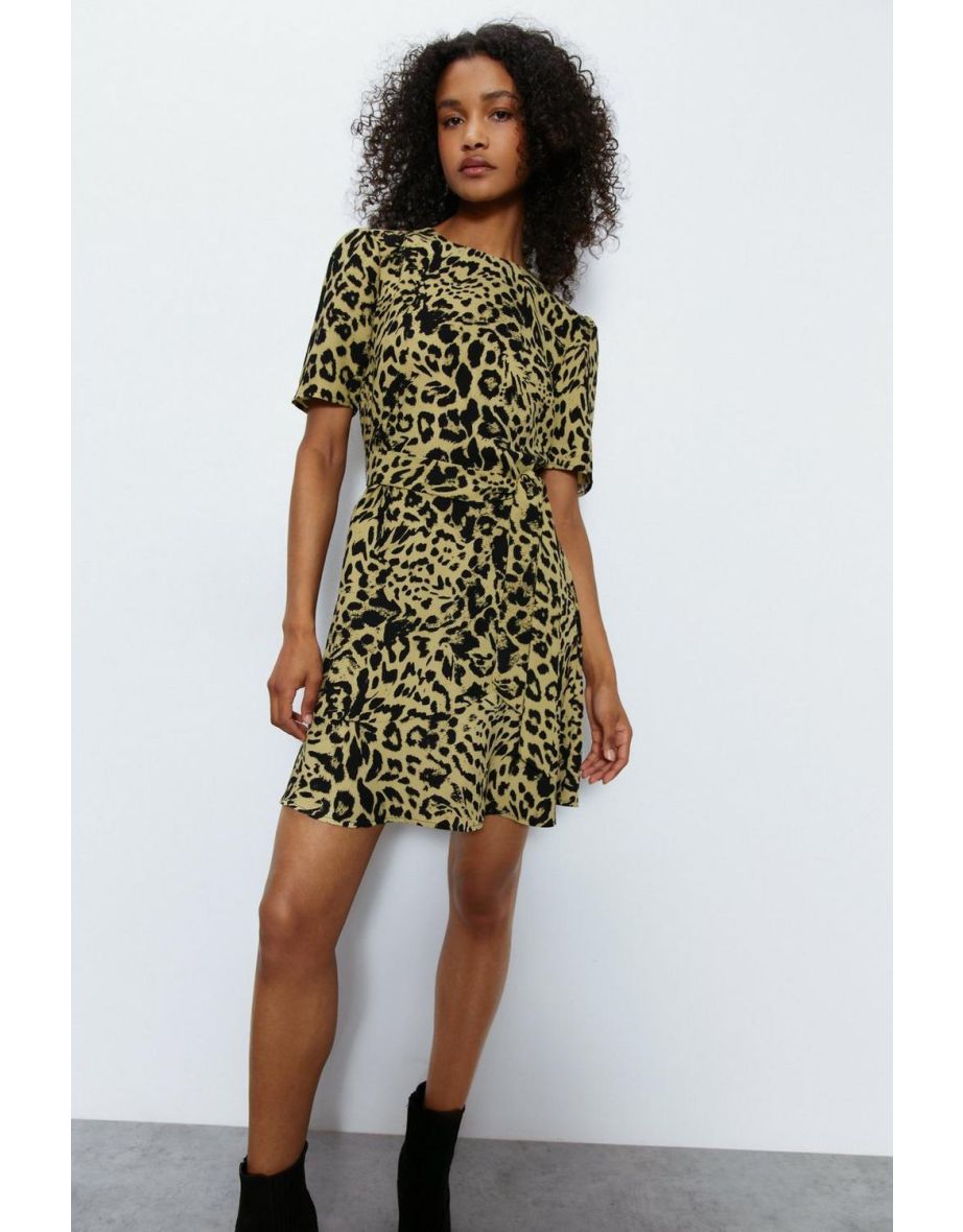Fluted Hem Tie Waist Flippy Dress