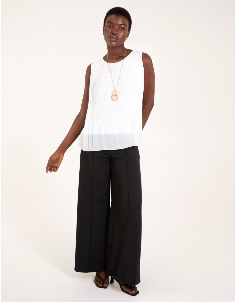 Sleeveless Pleated Top With Necklace